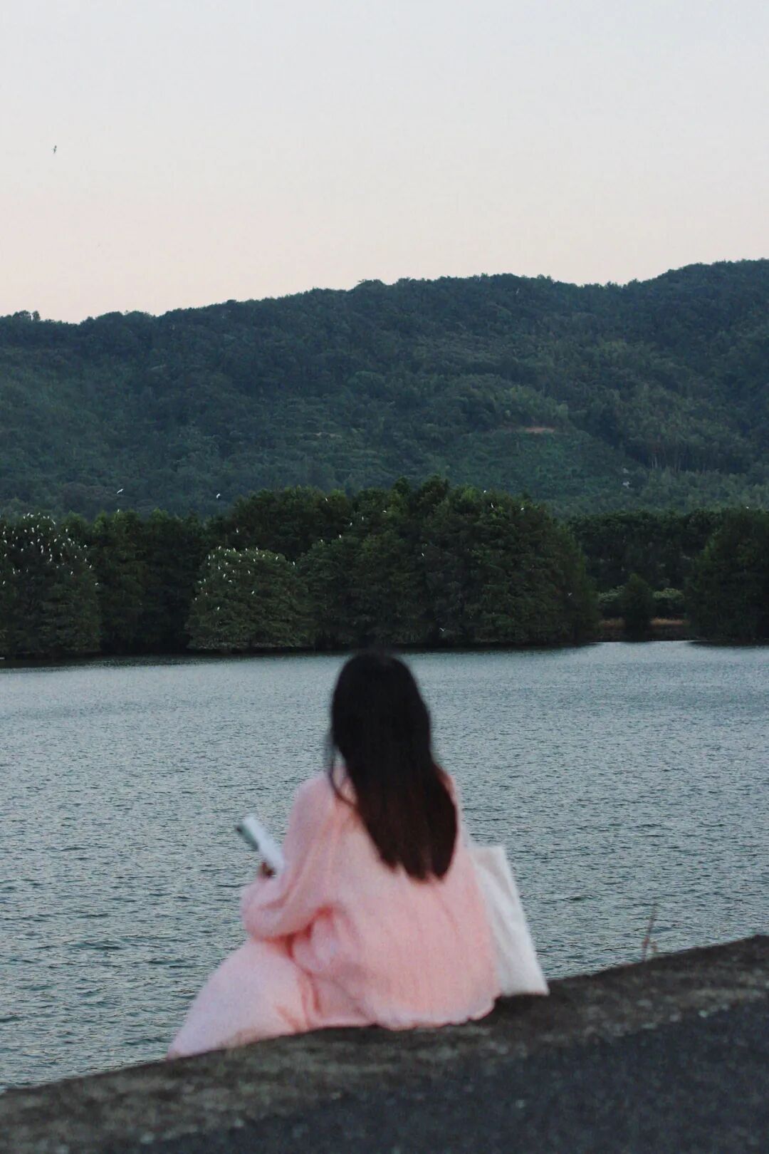 拍照不露脸，5个技巧有氛围感的把自己拍进风景里